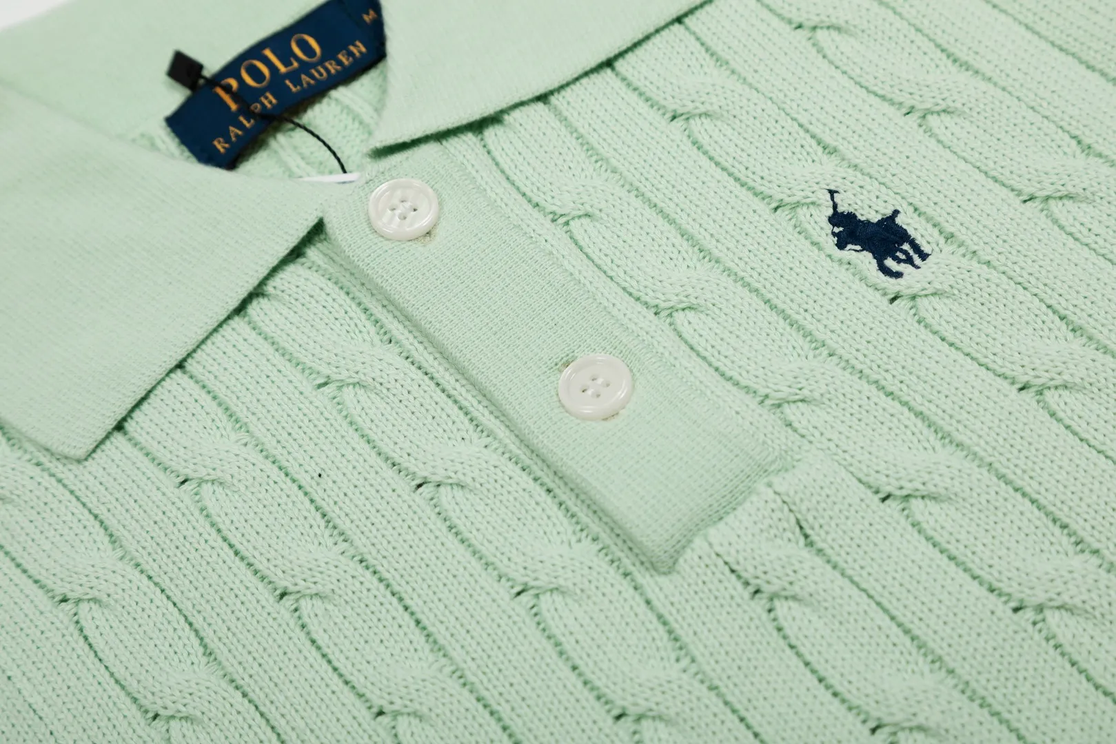 P166 💰 "Top quality" Style number: DS023# (not off the shelves all year round) [Ralph Lauren POLO lapel solid color pony embroidered logo knitted vest short sleeves] ✅Ralph Lauren Ralph Lauren classic basic versatile all-season cardigan knitted POLO vest vest short sleeves ✅Main supplier platform live broadcast Wholesale entity Replacement when out of stock Not off the shelf ✅ZP quality 1:1 version Scan the code to enter the GF website Counter quality ✅Details and quality are the only one in Guangzhou. Imported quality cotton yarn, focusing on high-end, cost-effective. Needless to say good quality. ✅Restore the original version. The maximum size can be worn up to 150 pounds. Loose, comfortable and stress-free. Olive green, denim blue, Chinese red